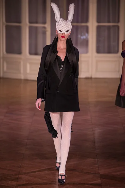 Look 14